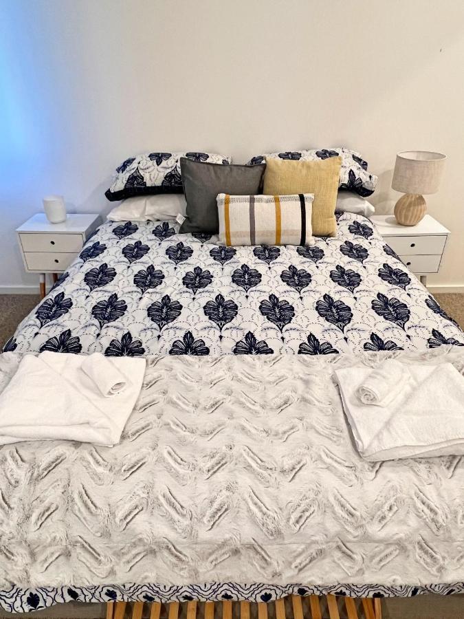 Industrial Yet Modern, 1Bd 1Bth Apt - Woden Phillip Esterno foto