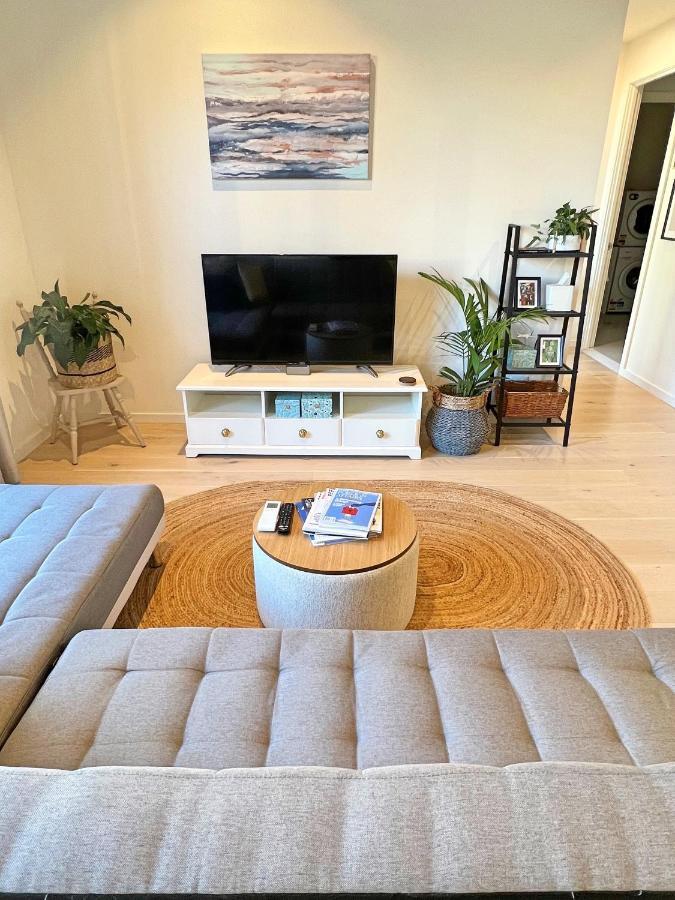 Industrial Yet Modern, 1Bd 1Bth Apt - Woden Phillip Esterno foto
