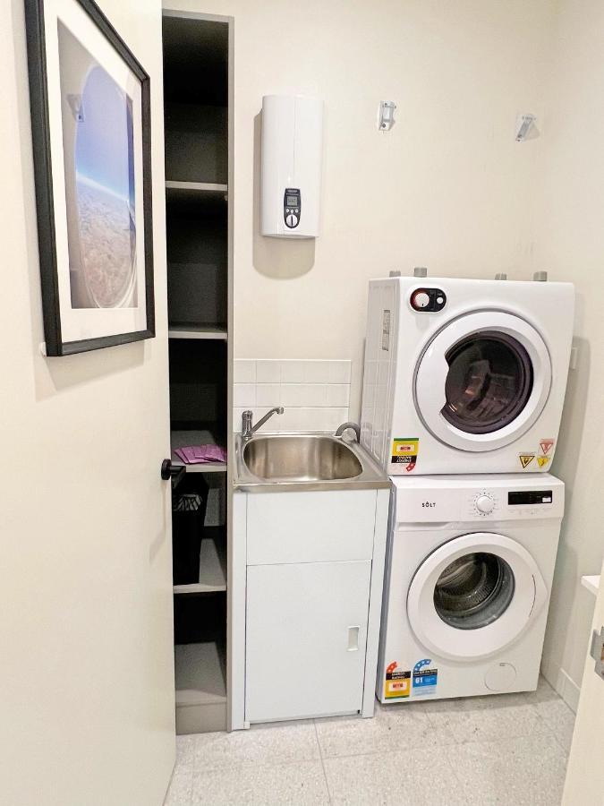 Industrial Yet Modern, 1Bd 1Bth Apt - Woden Phillip Esterno foto